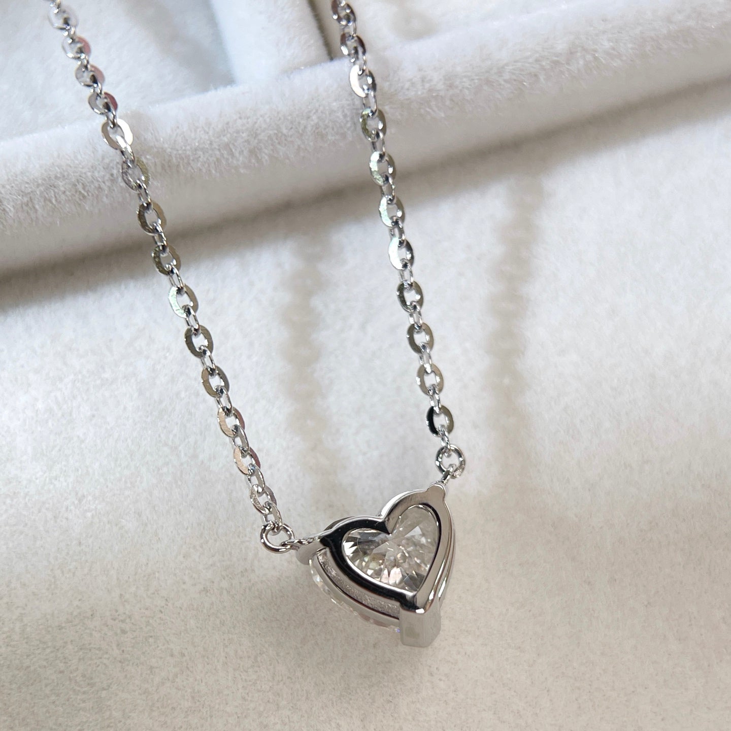 Back view showing the setting of a 1.5 carat heart-shaped lab grown diamond necklace in S925 sterling silver.