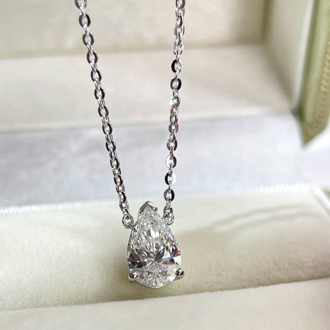 Front presentation of a 1.5 carat pear lab grown diamond necklace in S925 sterling silver.