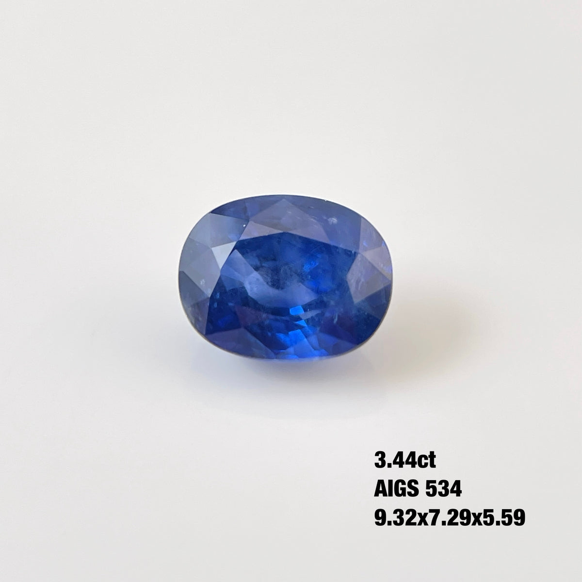 3 Carat Oval Royal Blue Sapphire Gemstone AIGS Certified 014
