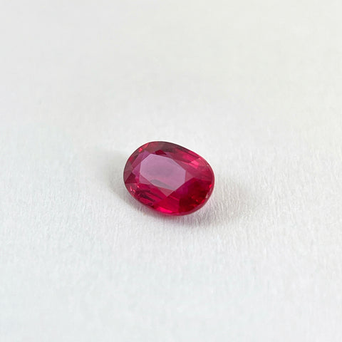 NO.33  1 Carat Oval Ruby Loose Gemstone Natural Unheated Guild Certificated Pigeon's Blood Color