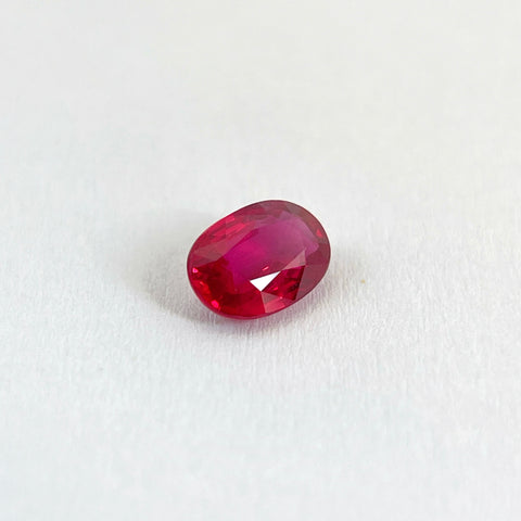 NO.33  1 Carat Oval Ruby Loose Gemstone Natural Unheated Guild Certificated Pigeon's Blood Color