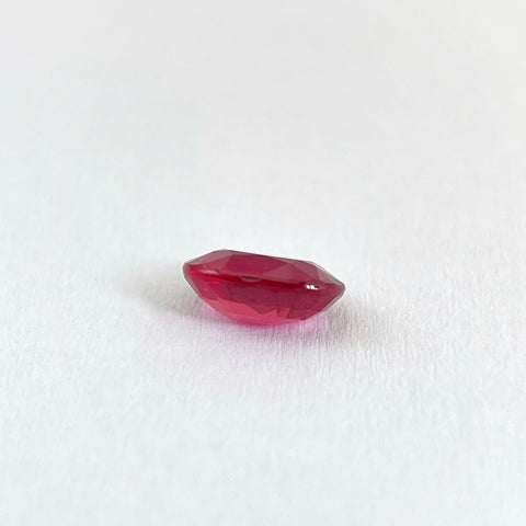 NO.33  1 Carat Oval Ruby Loose Gemstone Natural Unheated Guild Certificated Pigeon's Blood Color
