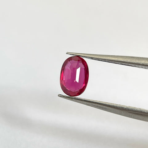 NO.33  1 Carat Oval Ruby Loose Gemstone Natural Unheated Guild Certificated Pigeon's Blood Color
