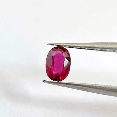 NO.33  1 Carat Oval Ruby Loose Gemstone Natural Unheated Guild Certificated Pigeon's Blood Color