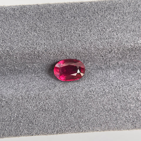 NO.33  1 Carat Oval Ruby Loose Gemstone Natural Unheated Guild Certificated Pigeon's Blood Color