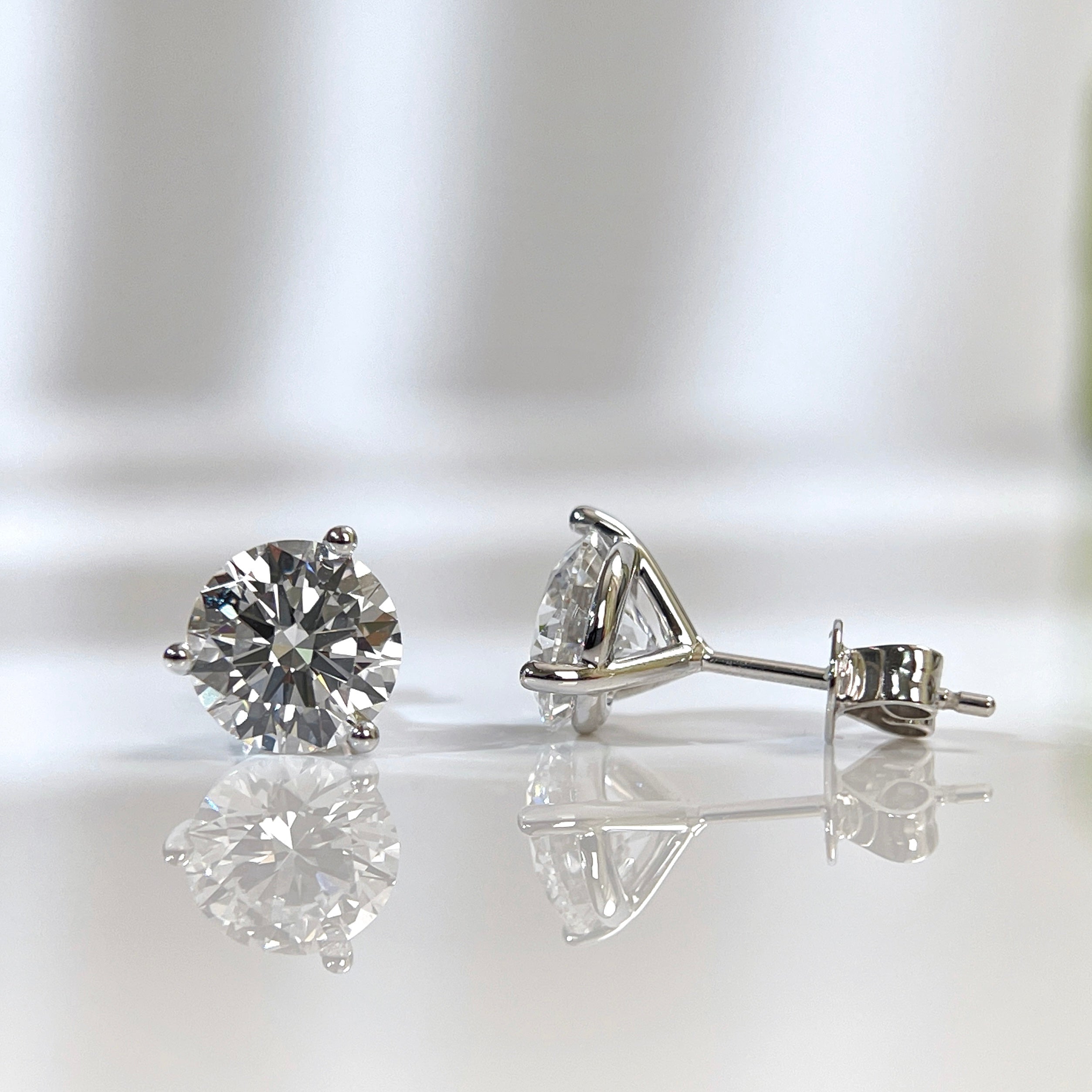 Front and side views showing the tapered three-prong Martini settings and push backs