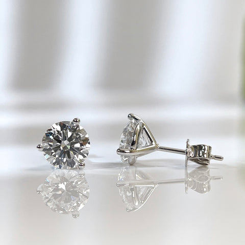 Front and side views showing the tapered three-prong Martini settings and push backs