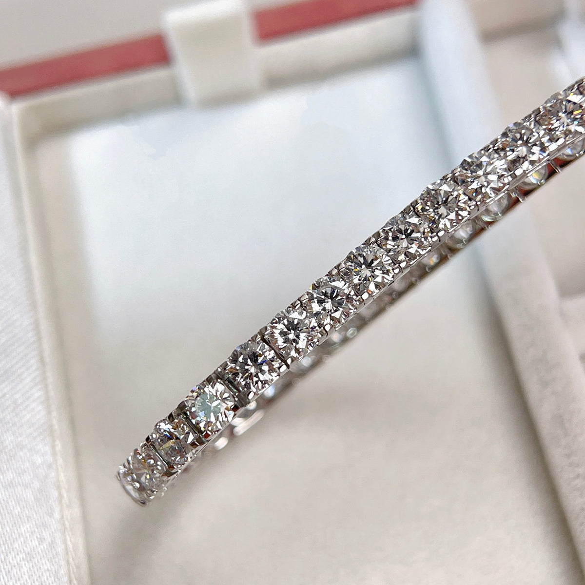 8ctw-lab-grown-diamond-square-prong-tennis-bracelet-angle-03