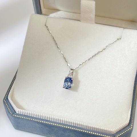 1.5CT Cushion Blue Sapphire Pendant  Light Blue Simple And Elegant Design 18K Solid Gold With Certificate