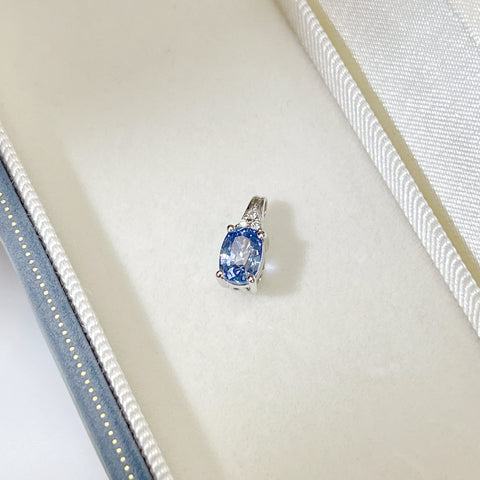 1.5CT Cushion Blue Sapphire Pendant  Light Blue Simple And Elegant Design 18K Solid Gold With Certificate