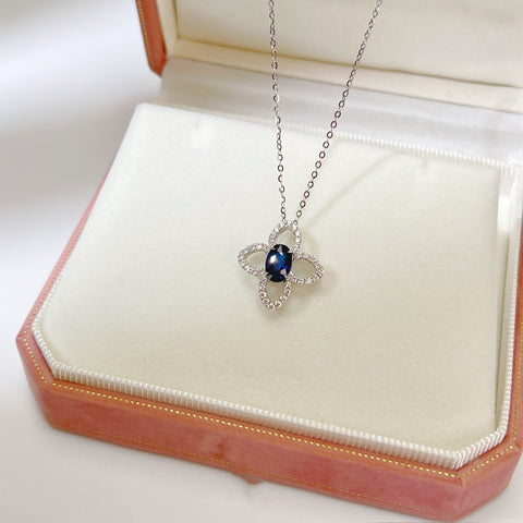 Lucky Clover Natural Blue Sapphire Pendant 18K solid gold