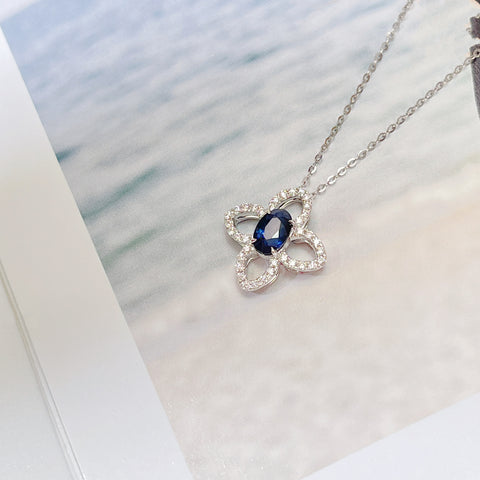Lucky Clover Natural Blue Sapphire Pendant 18K solid gold