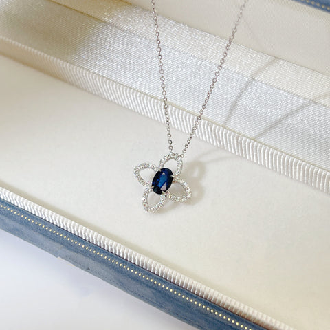 Lucky Clover Natural Blue Sapphire Pendant 18K solid gold