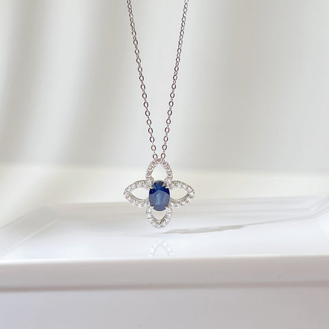 Lucky Clover Natural Blue Sapphire Pendant 18K solid gold