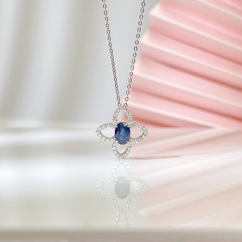 Lucky Clover Natural Blue Sapphire Pendant 18K solid gold